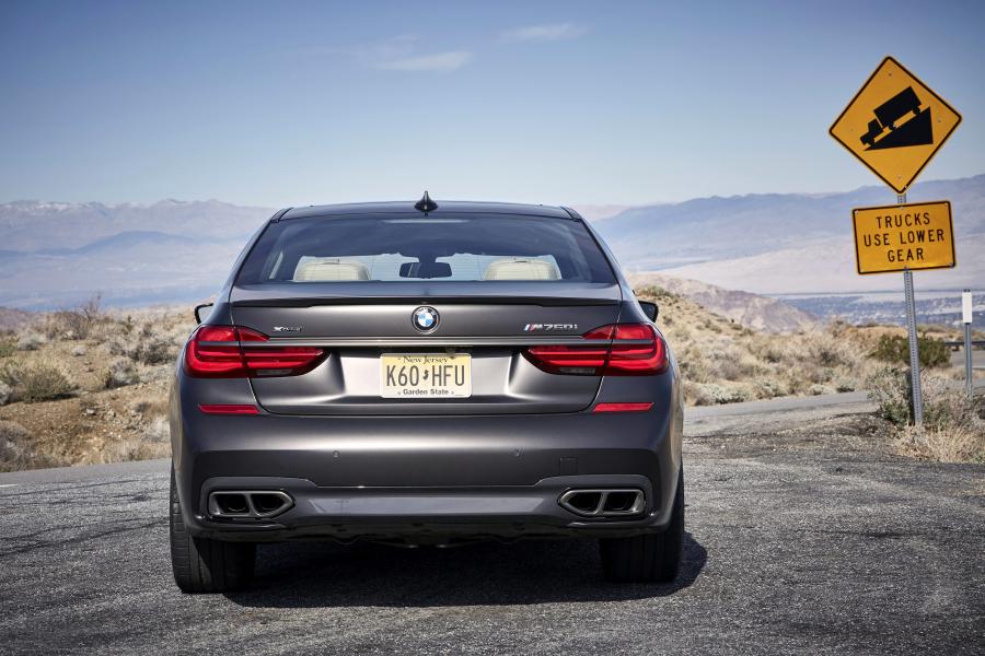 BMW M760i xDrive 2017 года  (NA) (фото 61 из 154)